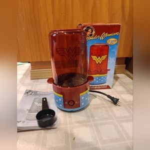 DC Comics TM Wonder Woman Mini Stir Popcorn Maker Popper